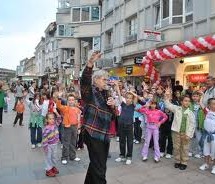 Љубивоје Ршумовић и Урош Петровић у књижари „Делфи“