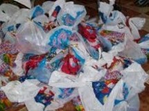 УЧЕНИЦИ ШКОЛЕ „1. НОВЕМБАР“ ДОБИЛИ НОВОГОДИШЊЕ ПАКЕТИЋЕ