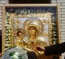 СВЕЧАНО ДОЧЕКАНА ЧУДОТВОРНА ИКОНА ТРОЈЕРУЧИЦА