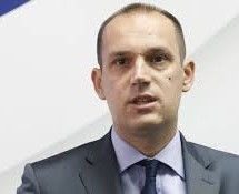 МИНИСТАР ЛОНЧАР УРУЧИО ДОНАЦИЈУ ДОМОВИМА ЗДРАВЉА У ДРАГАЧЕВУ