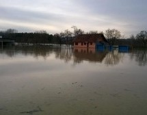 POPLAVA UNIŠTILA TEREN: Apel za pomoć fudbalskom klubu „Parmenac“