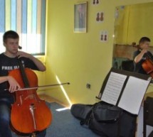 KONCERT VIOLONČELISTE OGNJENA MILOSAVLJEVIĆA U MUZIČKOJ ŠKOLI U ČAČKU