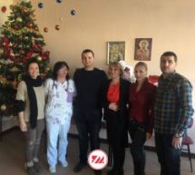 УНИЈА МЛАДИХ ЧАЧАК ОБРАДОВАЛА ПАКЕТИЋИМА НАЈМЛАЂЕ БОЛЕСНИКЕ У ОПШТОЈ БОЛНИЦИ